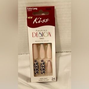 Kiss nails